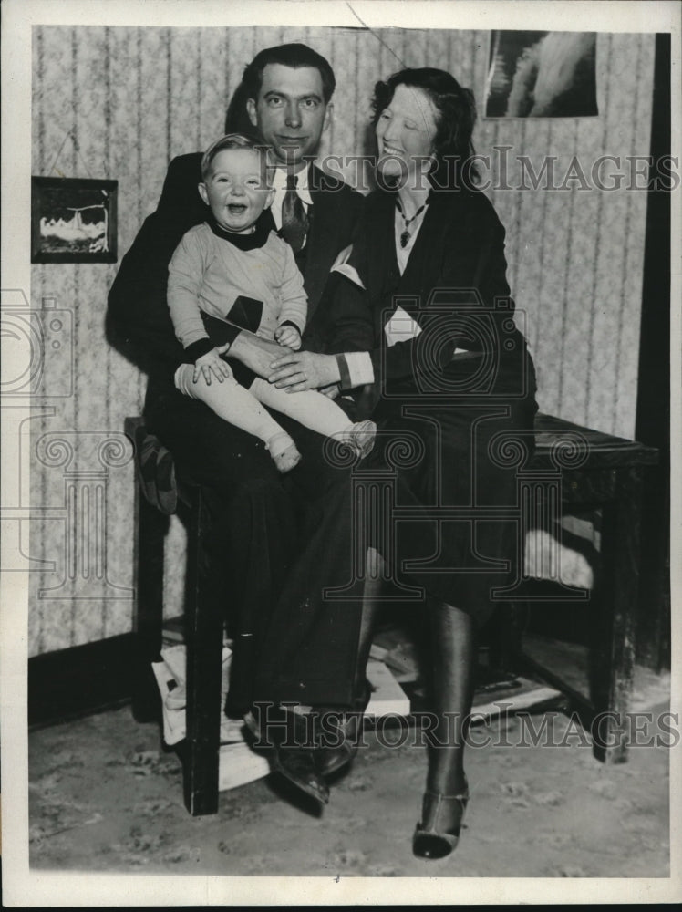 1932 Alvernon Lytle, wife and son, Bobby Lee Lytle - Historic Images