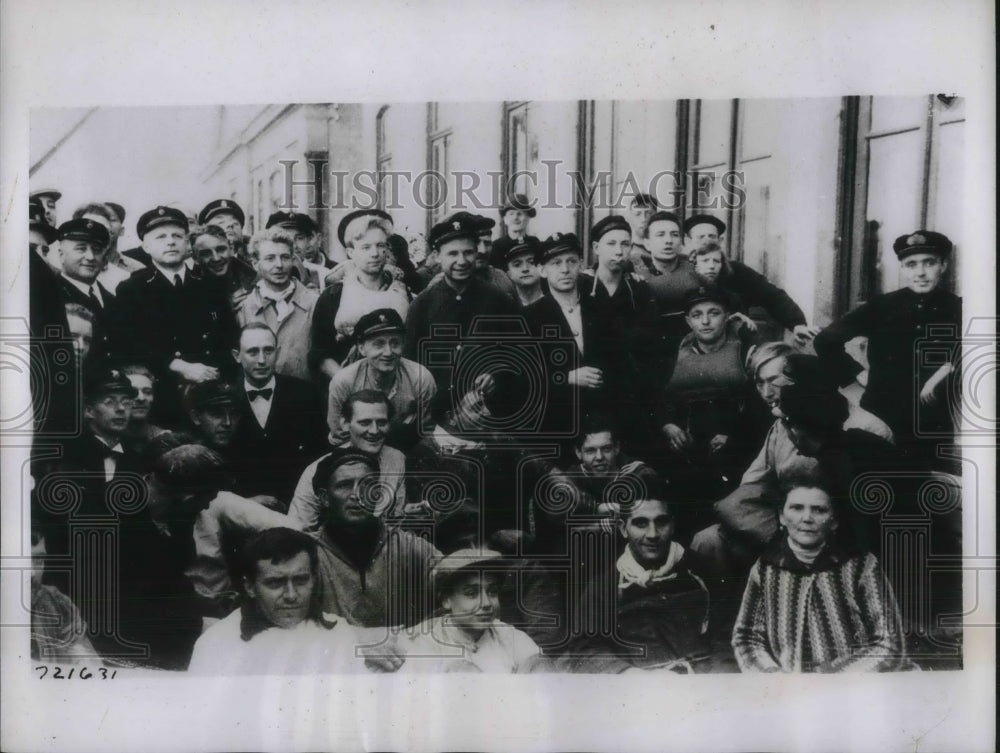 1935 Press Photo Crew of Dutch Liner saved. Orania Liner rammed and sunk.- Historic Images