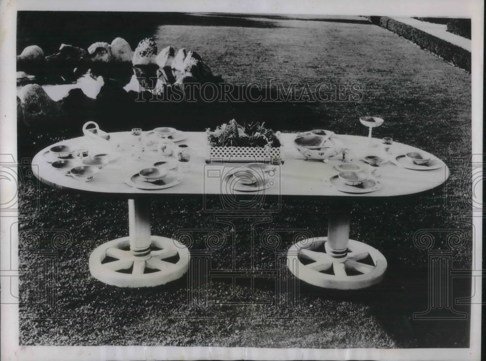 1936 Press Photo Lawn Buffet table on wagon wheels. Lawn and garden furniture. - Historic Images