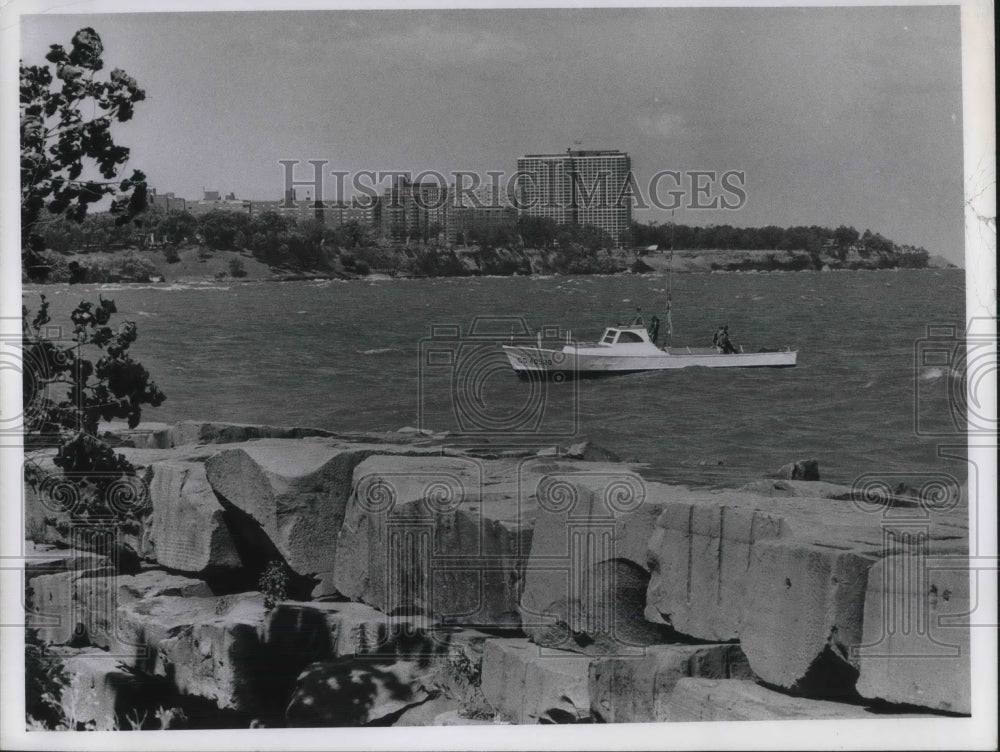 1966 Press Photo Coast Guard Searching for Drowning Victims - Historic Images