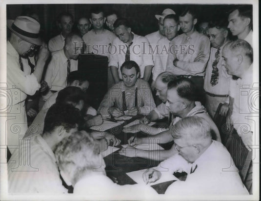 1944 Paul Nachtman Regional War Labor Board Chairman & Strikers - Historic Images