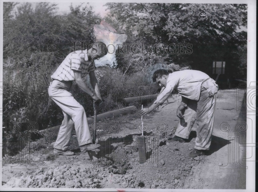 1960 Press Photo Twensburg Water Pipe Line - Historic Images