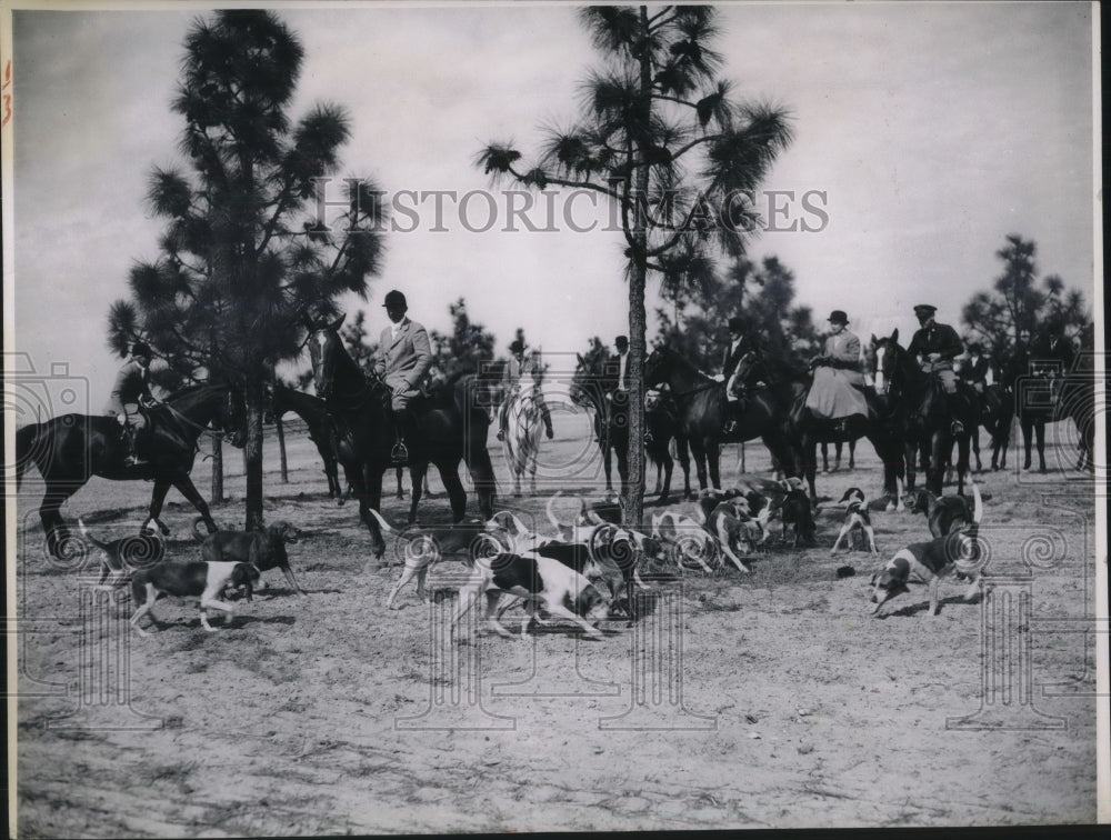 1952 Press Photo Foxhunt Morning workout Southern Pines North Carolina - Historic Images