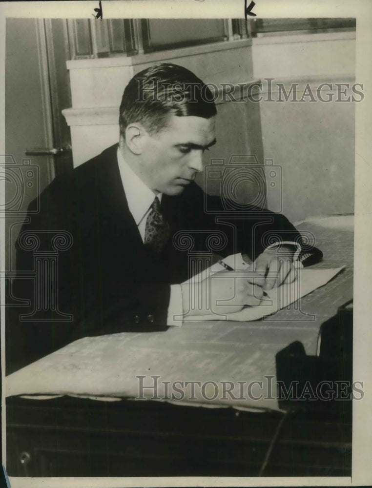 1927 Press Photo Harold Stanley J/P. Morgan &amp; Co. in New York City Office-Historic Images