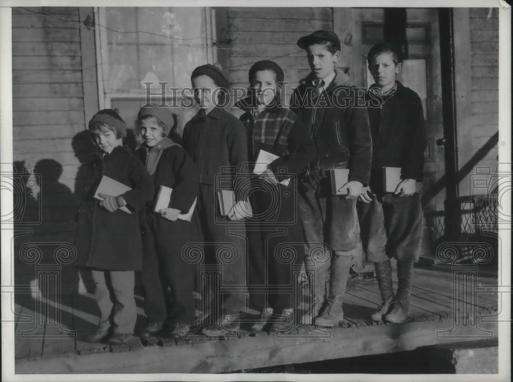 1938 6 members of Pasno family in all grade levels in school - Historic Images