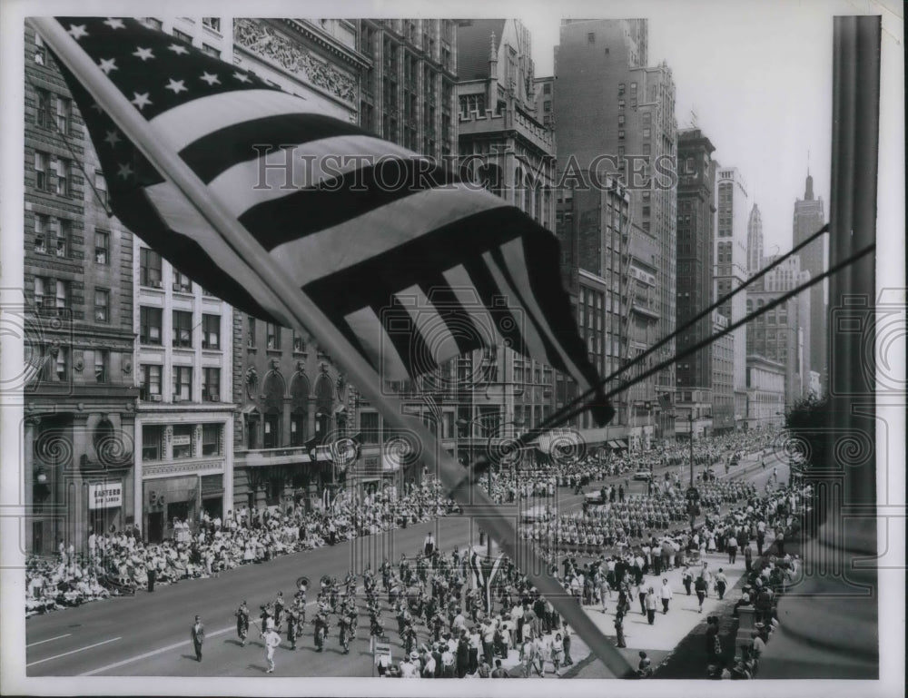 1958 Press Photo Shriners from Detroit parade in Chicago during annual convent - Historic Images