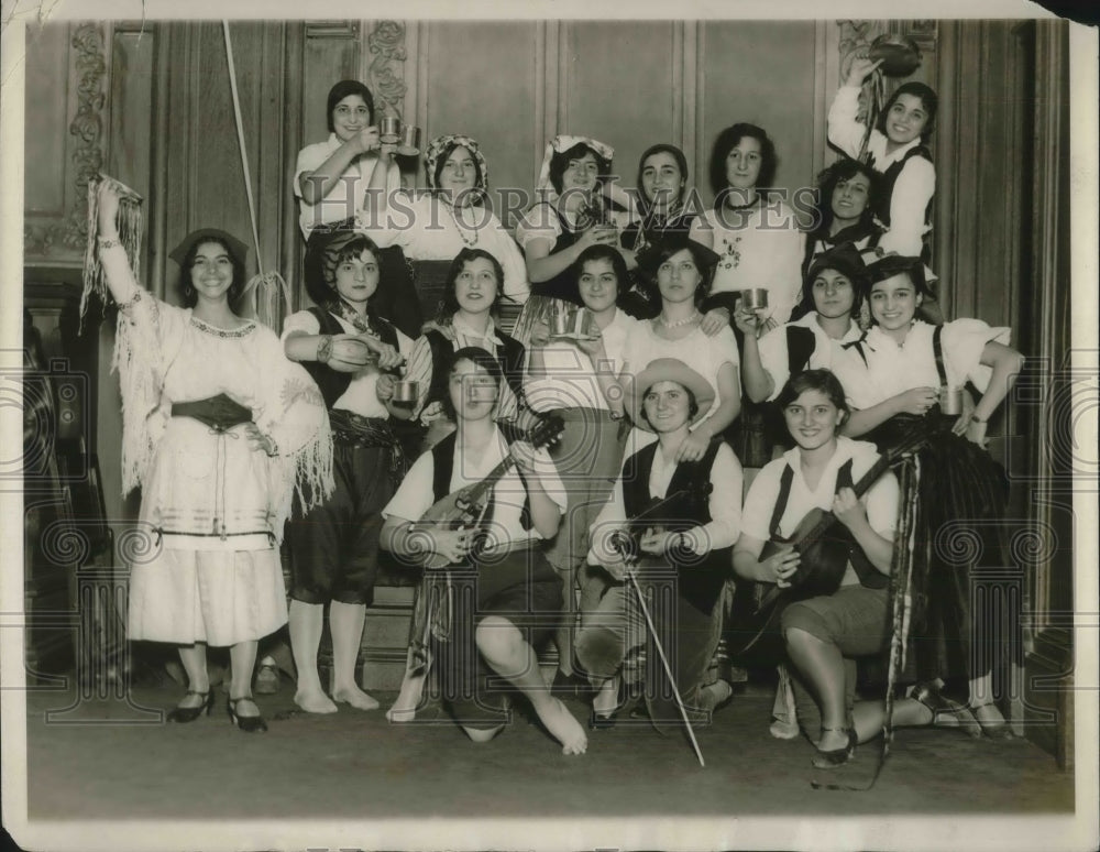 1929 Dress Rehearsal of Hunter College for International Cantata - Historic Images