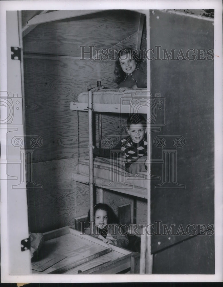 1954 Press Photo Holly, Peter and Heidi Winslow. Professor Eugenee Winslow. - Historic Images
