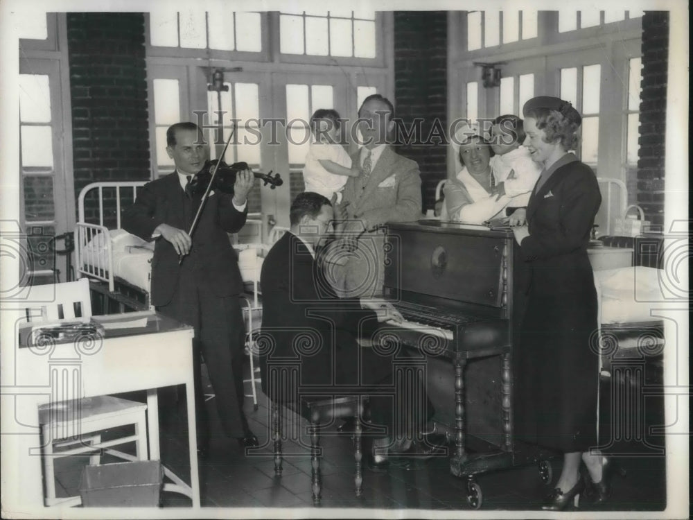 1935 Hospital for Joint Diseases Have Stage Stars Visit Ruby Forst-Historic Images