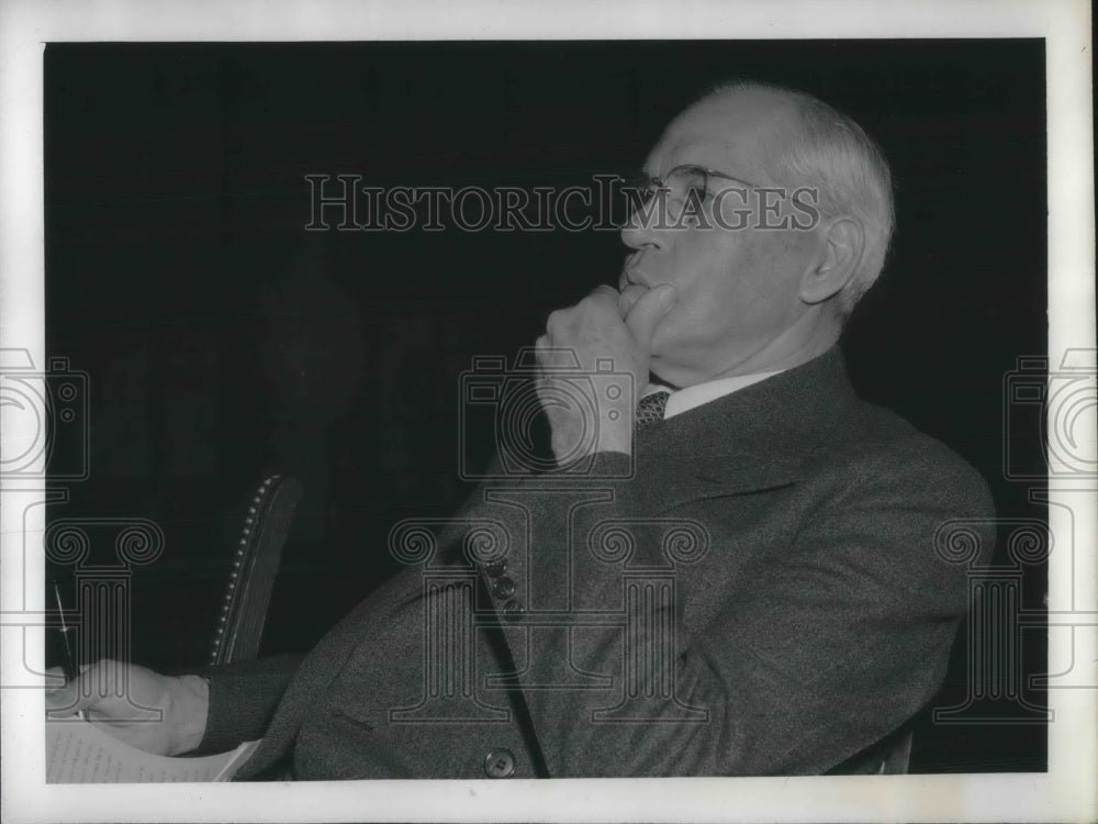 1943 Press Photo John P Frey head of metal trade in the AFL in New York hearing-Historic Images