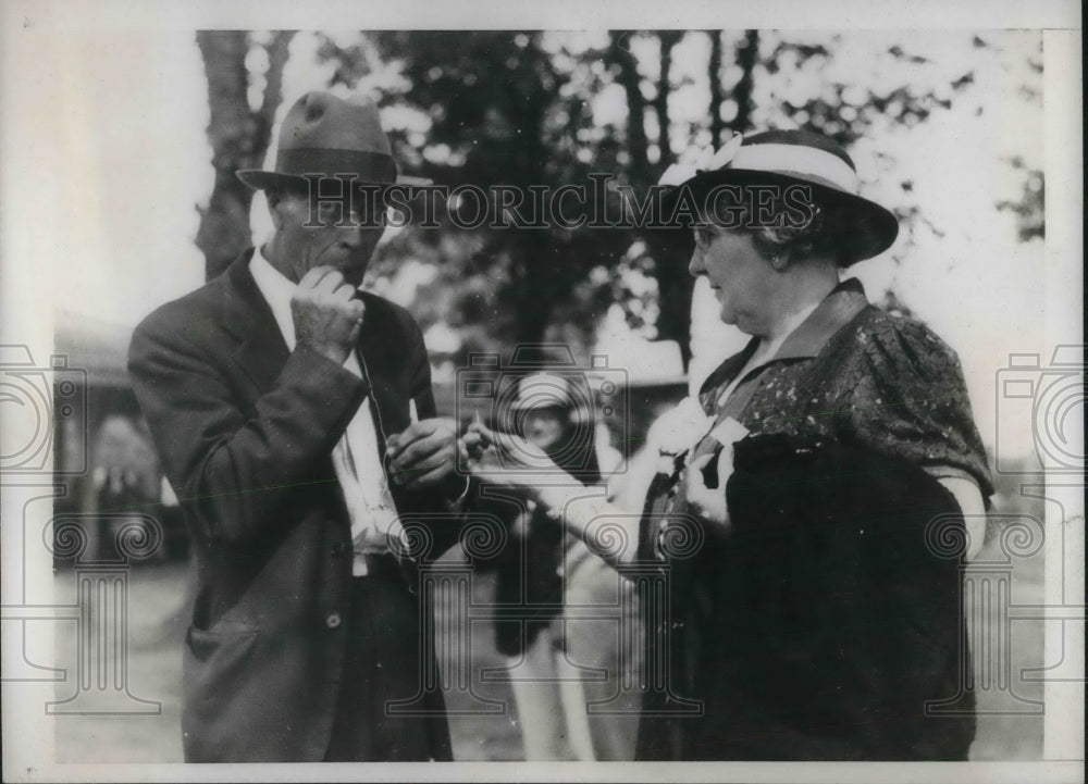 1938 Ivan Warren &amp; Emma Doane Win Needle Threading Contest - Historic Images