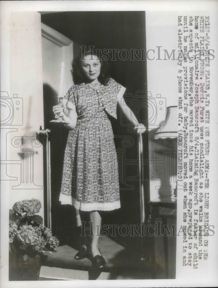 1948 Press Photo Doris Furst Walks Around Home Of Millionaire Joseph Bancroft - Historic Images