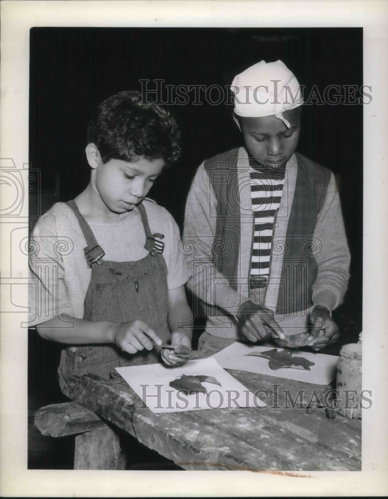 1946 Press Photo Arthur Winslow &amp; Robert Worthy attend Friendly Inn Camp - Historic Images