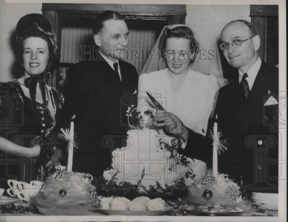 1940 Senator Gerald P. Nye and Marguerite Johnson at their wedding. - Historic Images