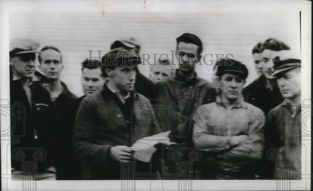 1941 Press Photo Capt. Farrow, Crew Come Ashore After Torpedoed by Japanese - Historic Images