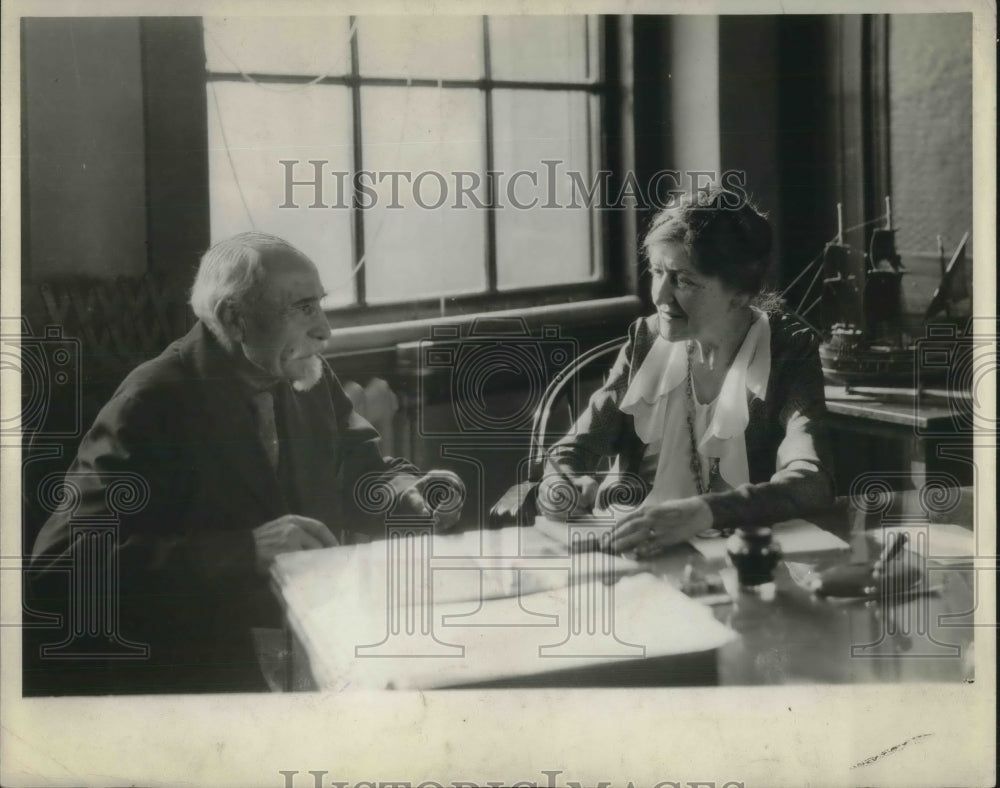 1931 Mrs. Roper Talking to Unidentified Man - Historic Images