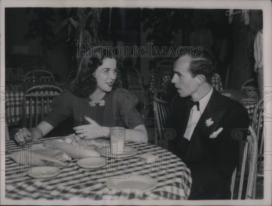 1937 Press Photo Gloria Baker & Horace Kellandad pictured at Madrid in Palm - Historic Images