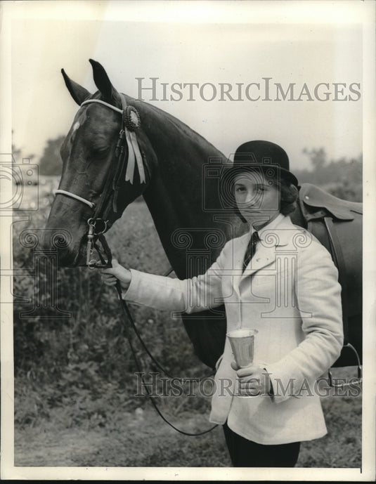 1941 Miss Nancy Lauder with her horse Scarlett O'Hara - Historic Images