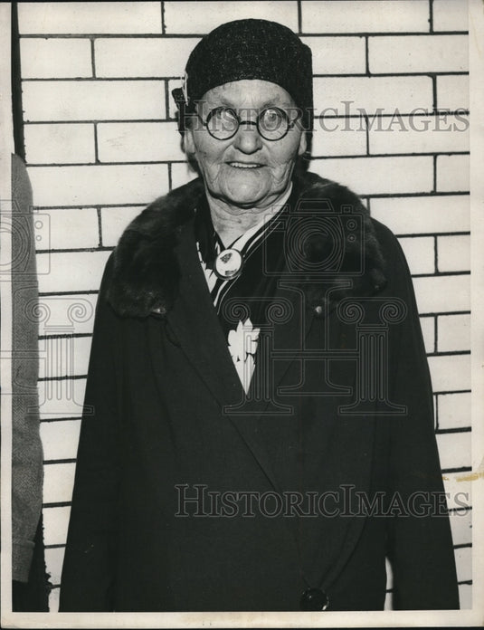 1932 Press Photo Ma Mooney in Chicago to make a plea for son on radio - Historic Images