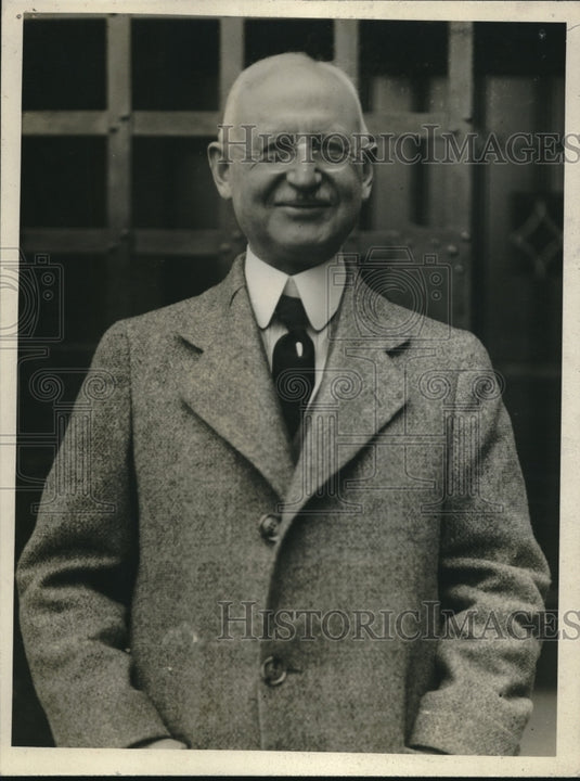 1926 Press Photo Reverend Seaman Poses For Photo - Historic Images