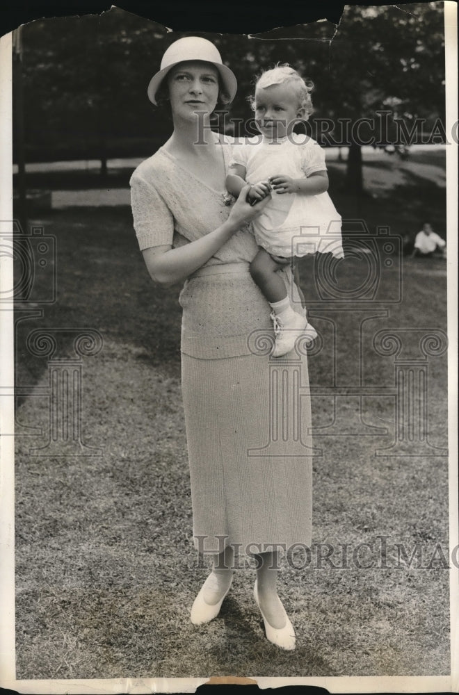 1931 Mrs A Charles Schwartz &amp; Son Craigie at Greentree Fair - Historic Images