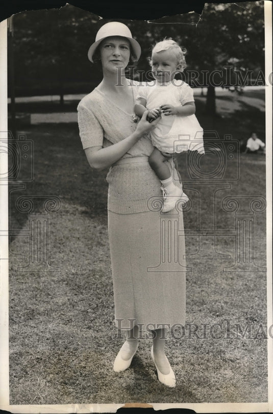 1931 Mrs A Charles Schwartz & Son Craigie at Greentree Fair - Historic Images