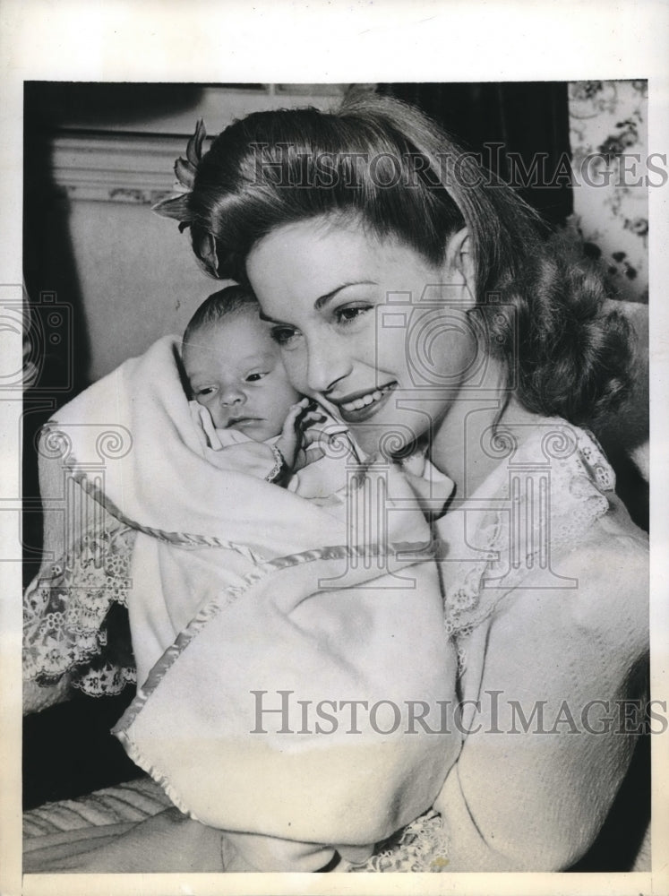 1943 Press Photo Nan Grey radio and film actress with infant daughter Pamela Ann - Historic Images