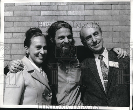 1971 Press Photo Mr. & Mrs. Samuel Forgeston and Son Jeff Win New York Lottery - Historic Images