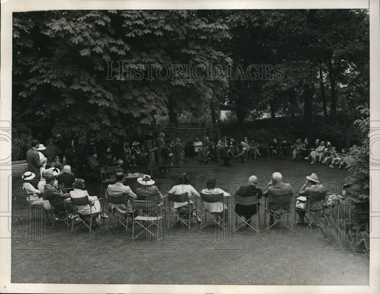 1938 Press Photo judging puppies at Welsh Terrier Club of America in Goshen N.Y.-Historic Images