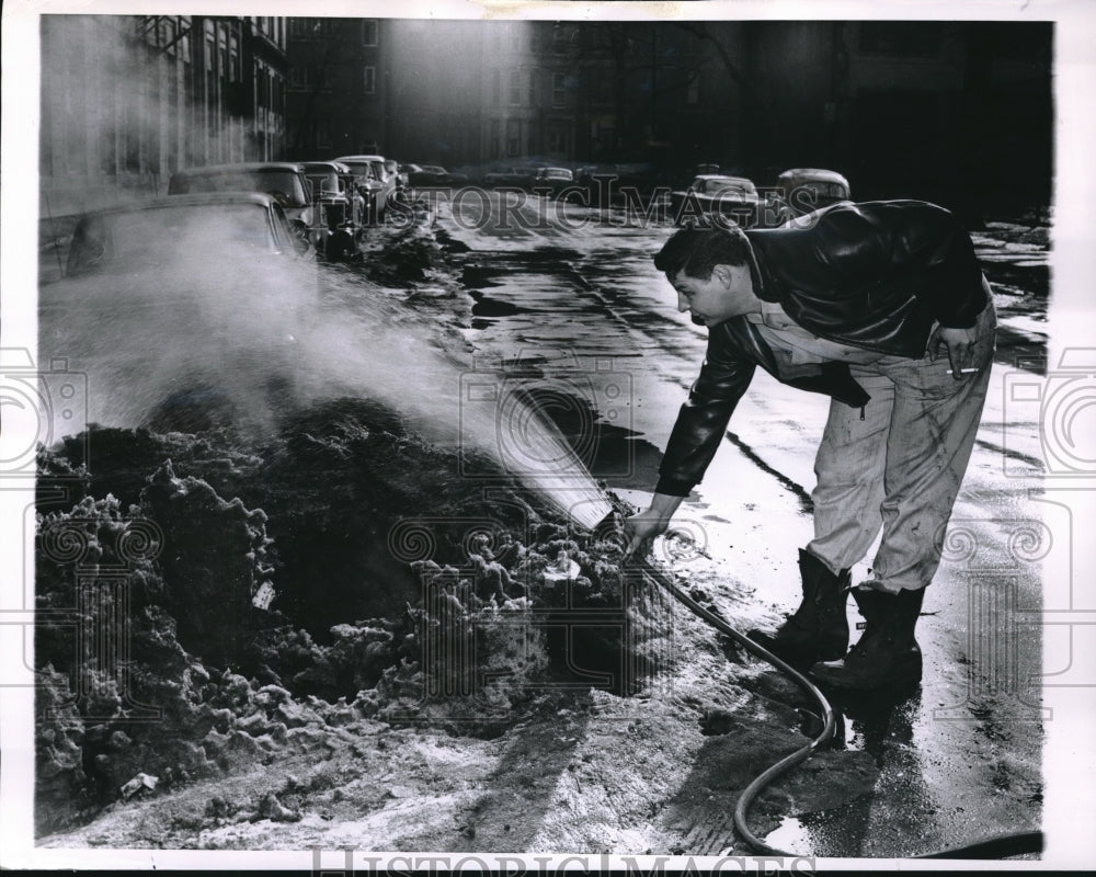 1963 Herbert Schultz building inspector melt snow from buildings - Historic Images