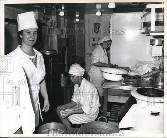 1969 Press Photo women crew member of Soviet freighter Vitim in Philippines-Historic Images