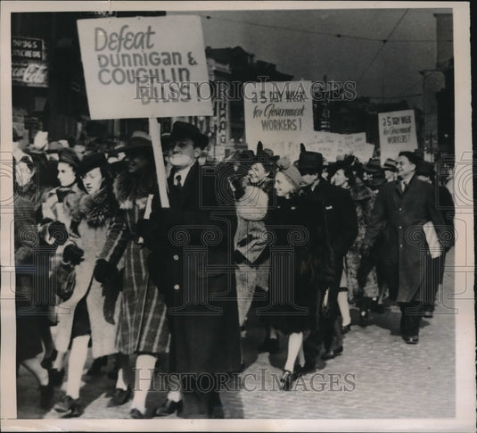 1941 Press Photo Teachers' Union pickets Capitol Hill about anti-labor laws - Historic Images