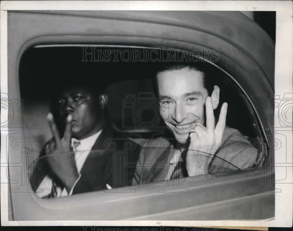 1943 Press Photo Count Alfred De Marigny Coporal Cleophas Knowles - nec25255 - Historic Images