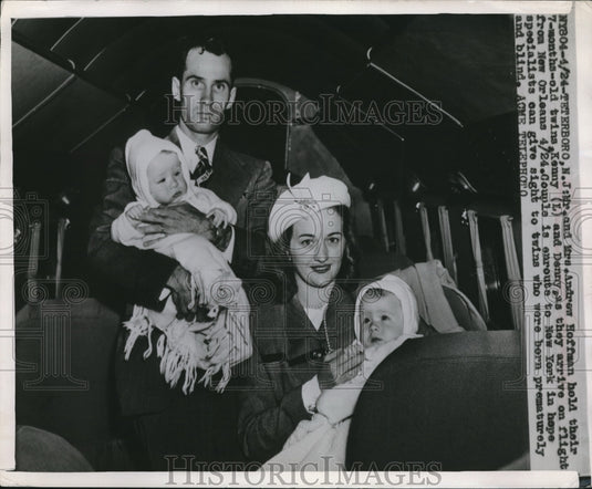 1949 Press Photo Mr & Mrs Andrew Hoffman With Twins Kenny & Danny - Historic Images