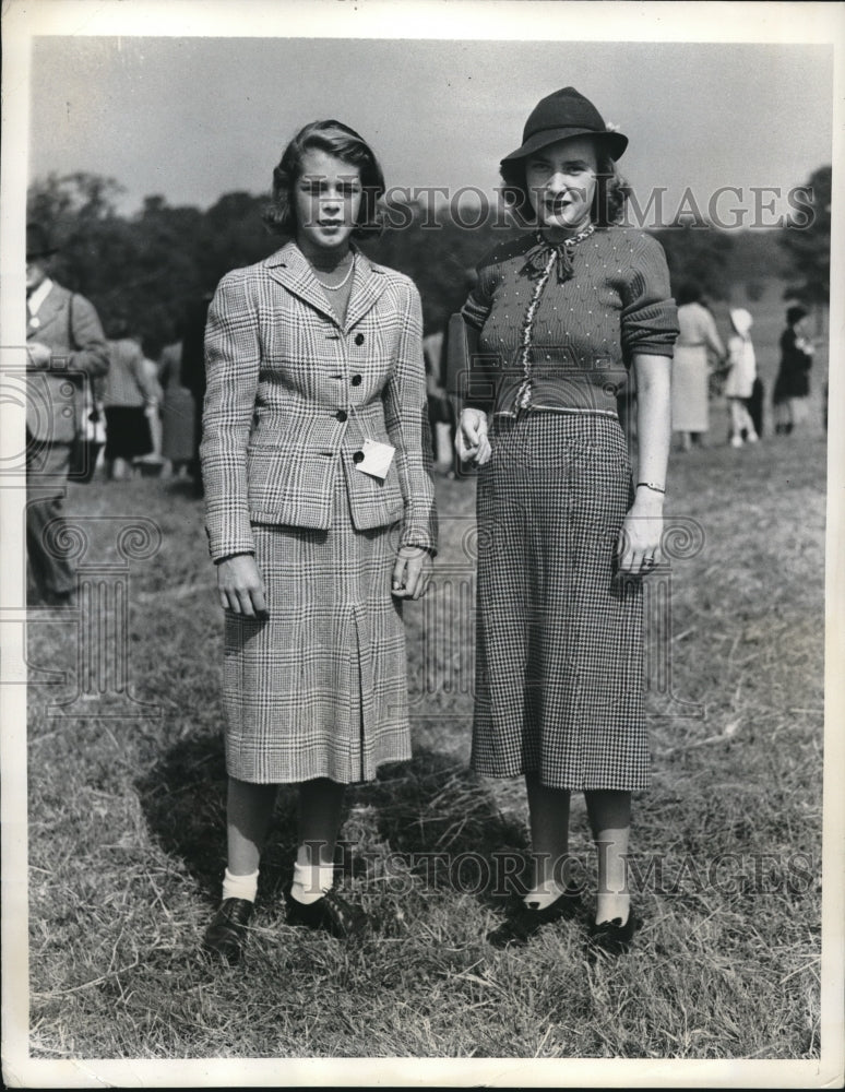 1937 Press Photo Rergy Wing and Edwina Atwell at 39th Meadow Brook Hunt Cup-Historic Images