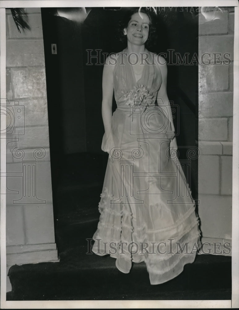 1938 Press Photo Mary Sheman, Bermuda Blue Marquisetta-Historic Images