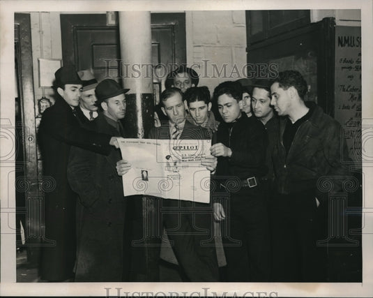 1939 Press Photo American Seamen Lose Jobs on American Boat Due to Embargo-Historic Images