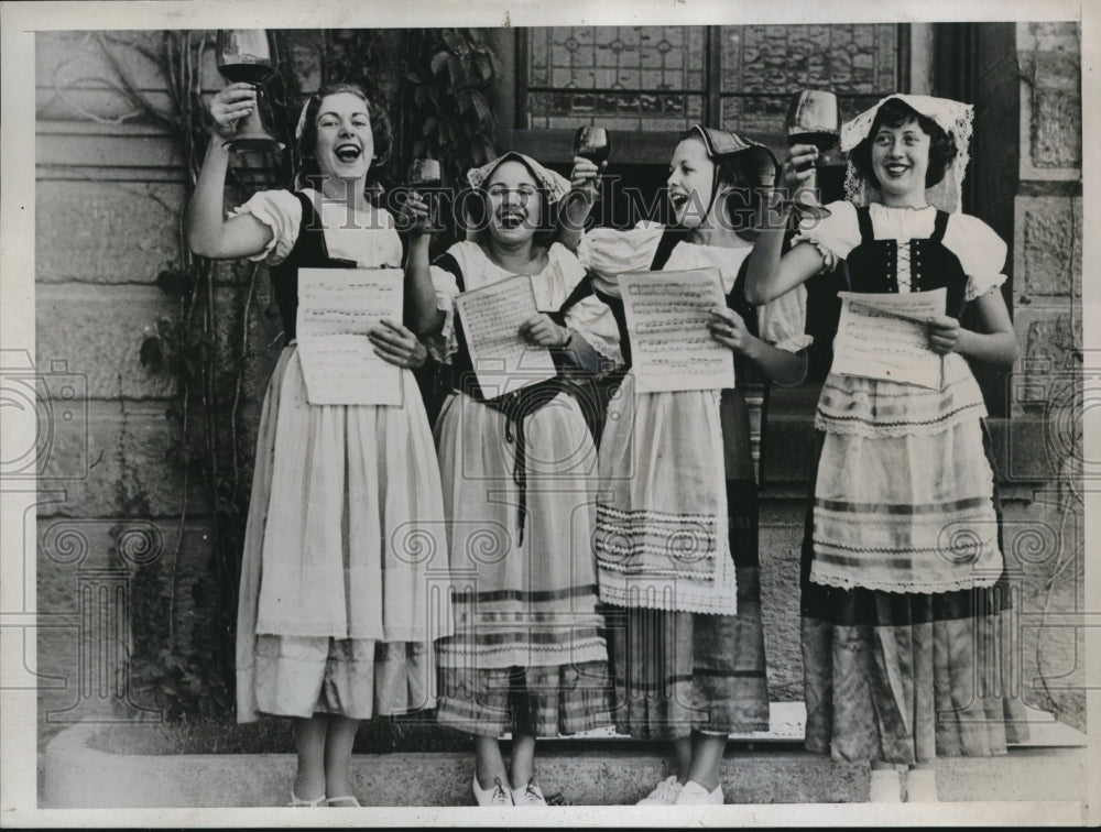 1935 Press Photo St. Helen Vintage Festival, E. Wilson, Runi, E. Smith, Valenti - Historic Images