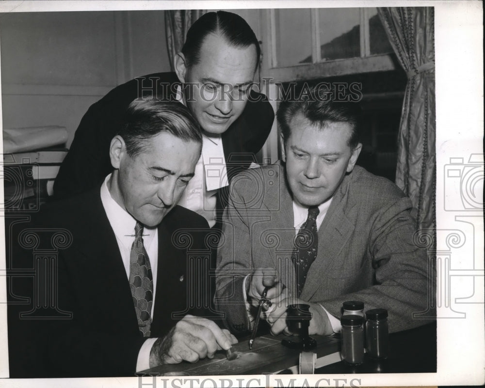 1943 Press Photo Chief Defense Counsel Godfrey Higgs &amp; Maurice O&quot;Neil Bureau ID - Historic Images