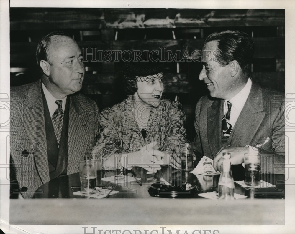 1939 Press Photo Merlin H Aylesworth and Wife with Commander Howard Flannigan - Historic Images