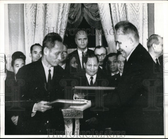 1969 Press Photo North Vietnamese and Soviet Premiers Van Dong and Kosygin - Historic Images