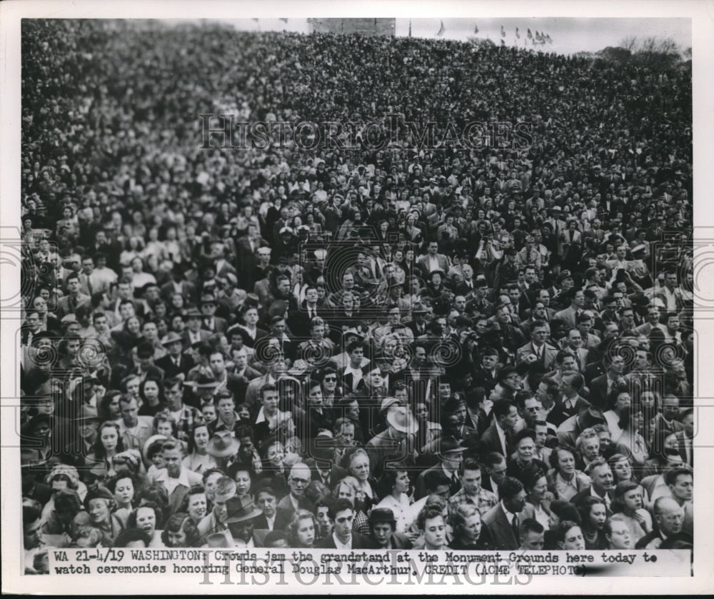 1951 Press Photo Crowd at Monument Grounds Honoring Gen. Douglas MacArthur - Historic Images