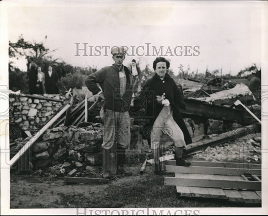 1939 Glenn Harper And Wife Survey Storm Damage To Sunnybrook Farm - Historic Images