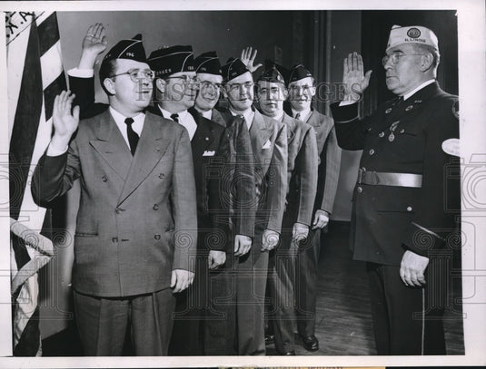 1946 Press Photo Tracy family members sworn to American Legion - Historic Images