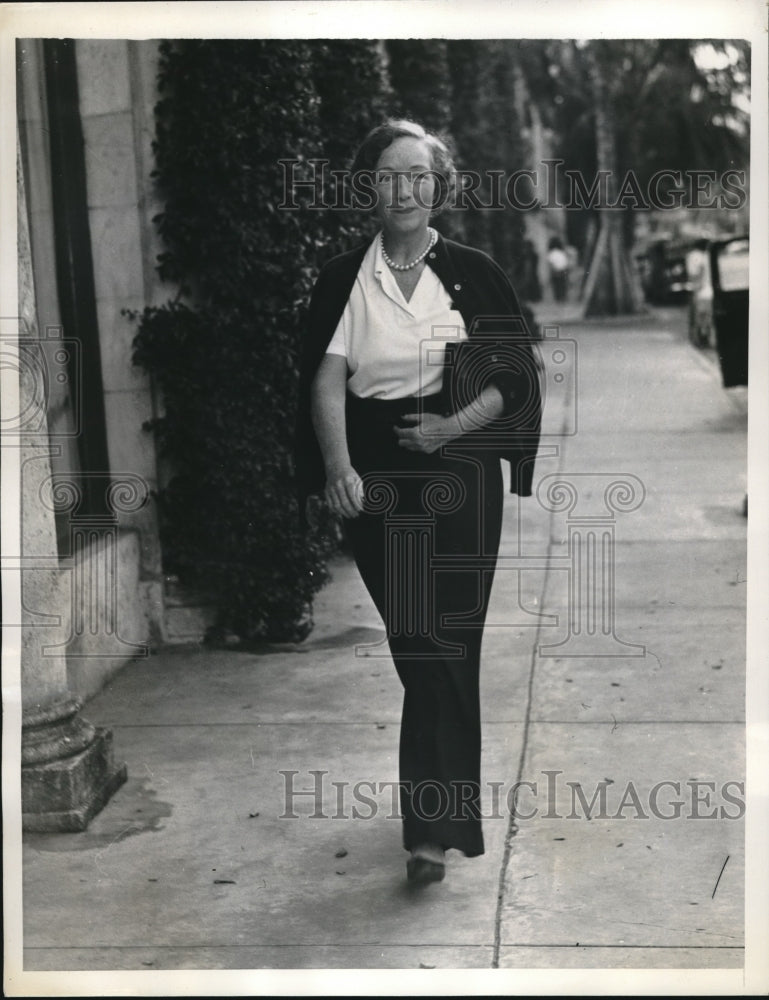 1937 Press Photo Mrs Stanley Gensler winters in Palm Beach, FL - Historic Images