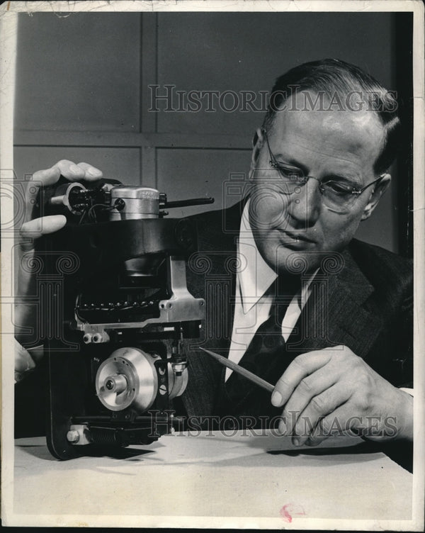 Clinton Fultz Inventor 1944 Gyrostabilizer Inventor Clinton Hanna Helps Army Tanks Fire ...