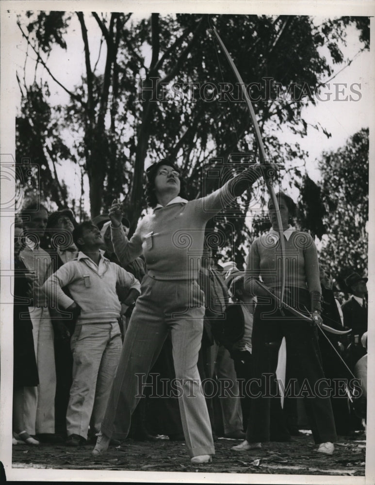 1938 Press Photo Mrs. H.A Bittenberger, Titlist Loses Arrow in Air, Glen Vinyard-Historic Images