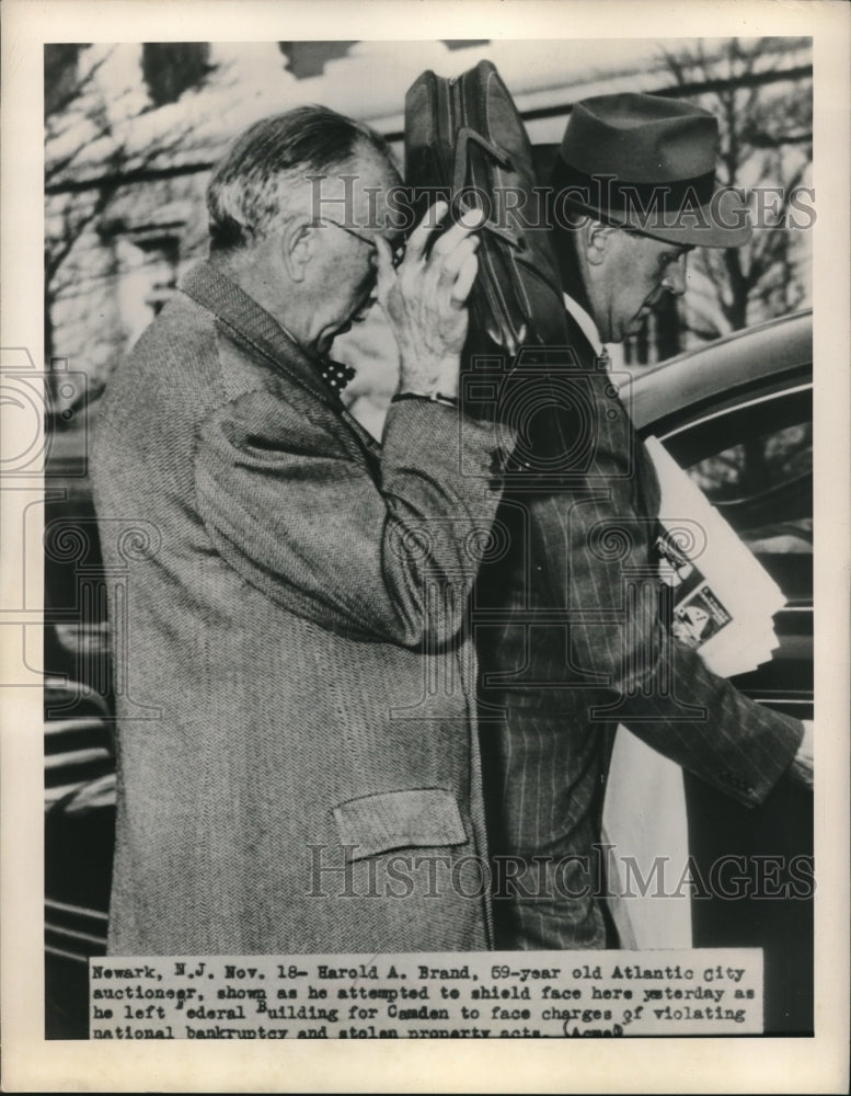 1948 Press Photo Harold Brand Auctioneer Accused Of Breaking Stolen Property Law-Historic Images