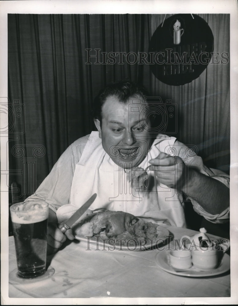 1951 Press Photo Berlin Germany Man Devours Huge Un-Rationed Meal After WWII - Historic Images