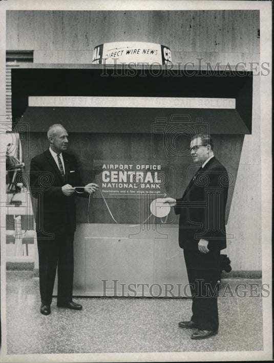 1957 Press Photo Don Patrick & William Taylor Jr VP of Central National Bank - Historic Images